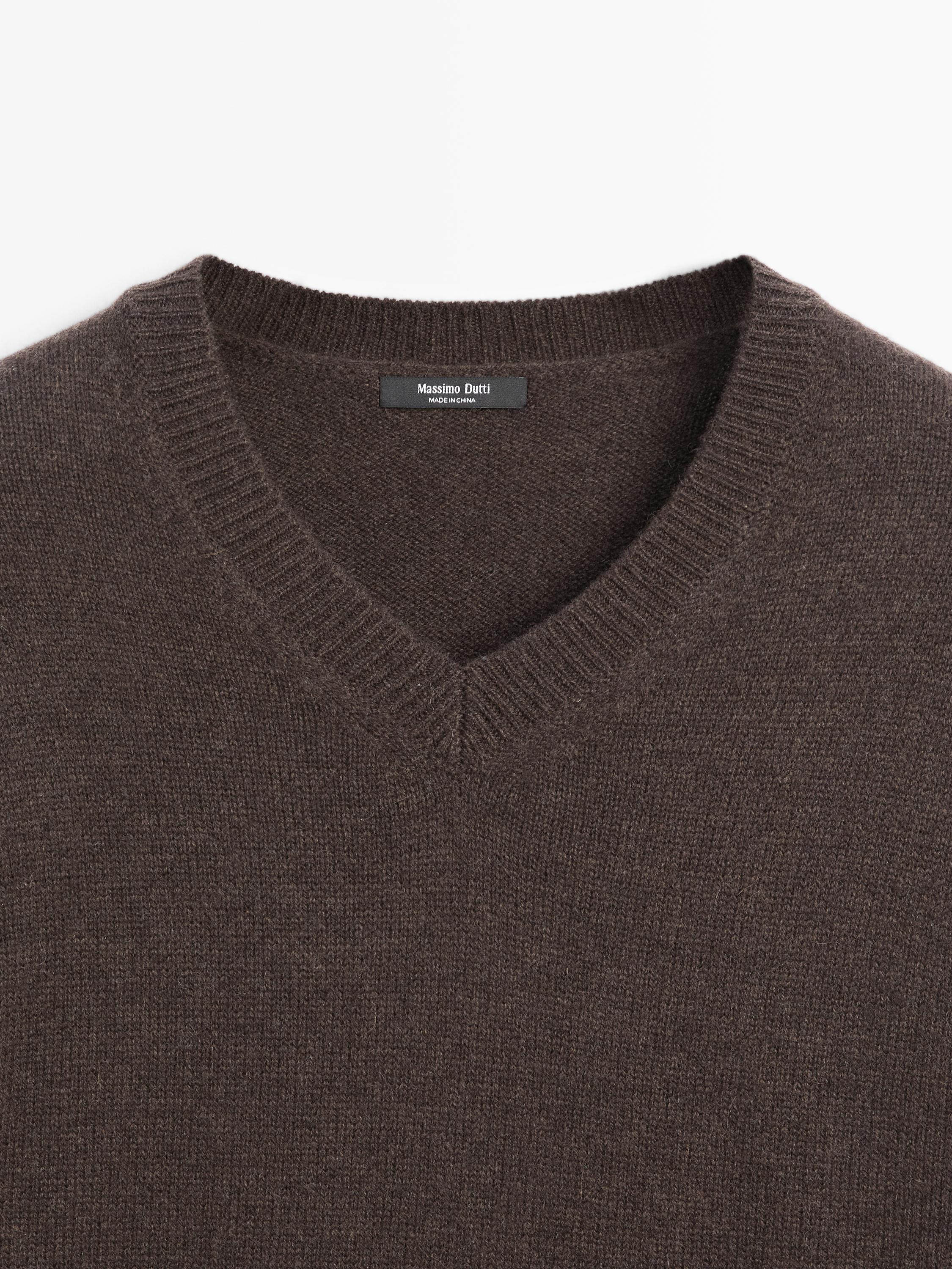 Oversize V-neck knit sweater